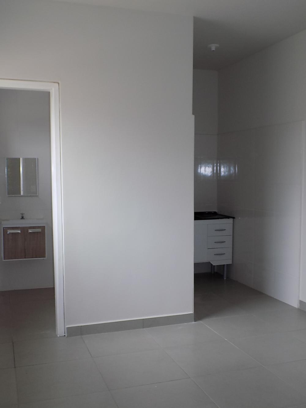 Conjunto de apartamentos, NOVO, próximo a Esalq, contendo 12  banheiros privativos com gabinete, cozinha  com gabinete e 1 vaga de garagem.