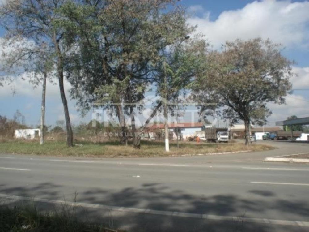 EXCELENTE TERRENO PLANO DE FRENTE PRA RODOVIA SP 304 (Piracicaba - São Pedro); Mede 49,80m de frente para a avenida Fioravante Cenedese e 83,30m de frente para a Rodovia SP - 304. Localizado ao lado do Posto de gasolina na entrada de Artemis.