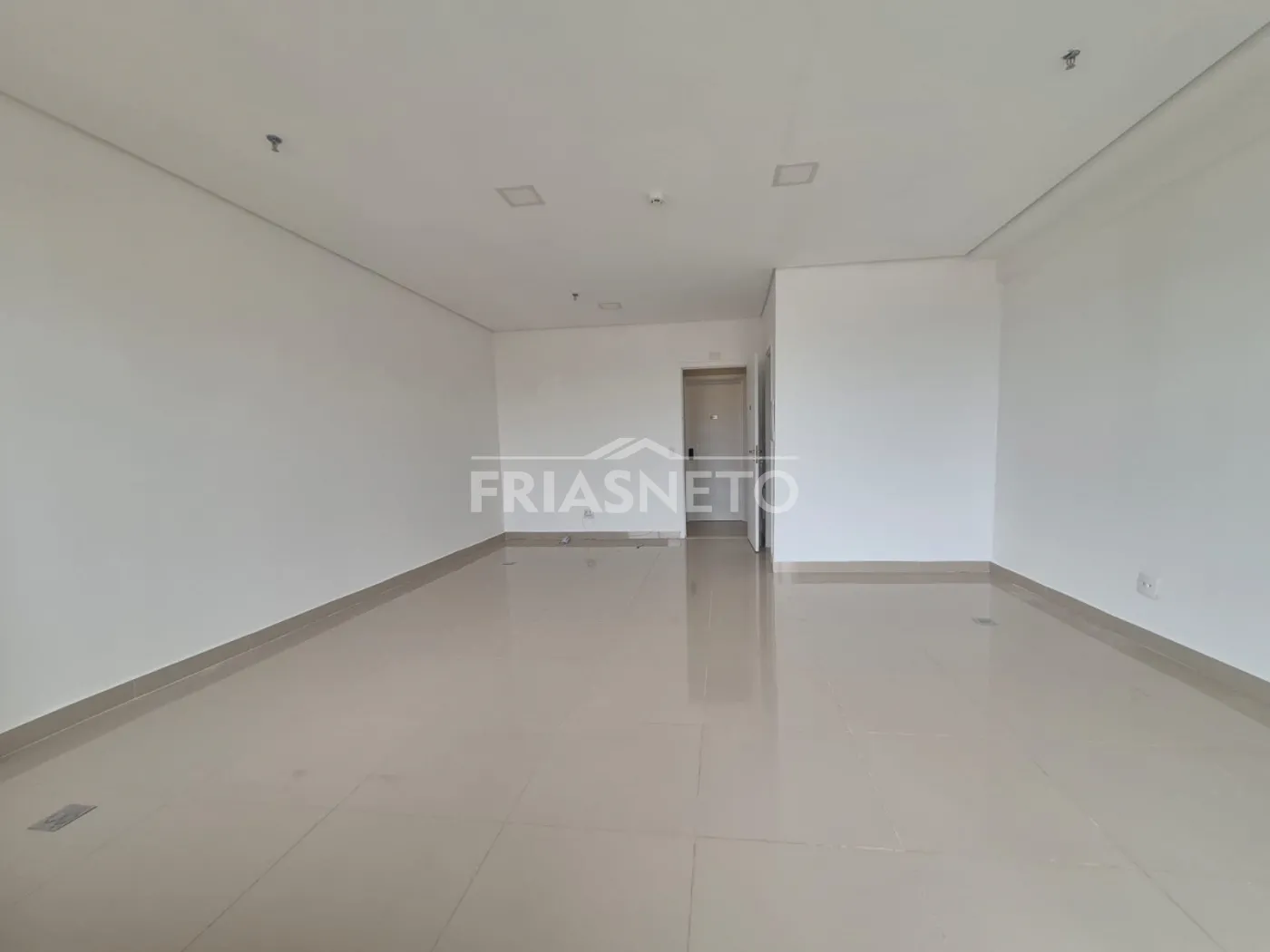 Alugar Comercial / Sala em condomínio em Piracicaba R$ 3.300,00 - Foto 1