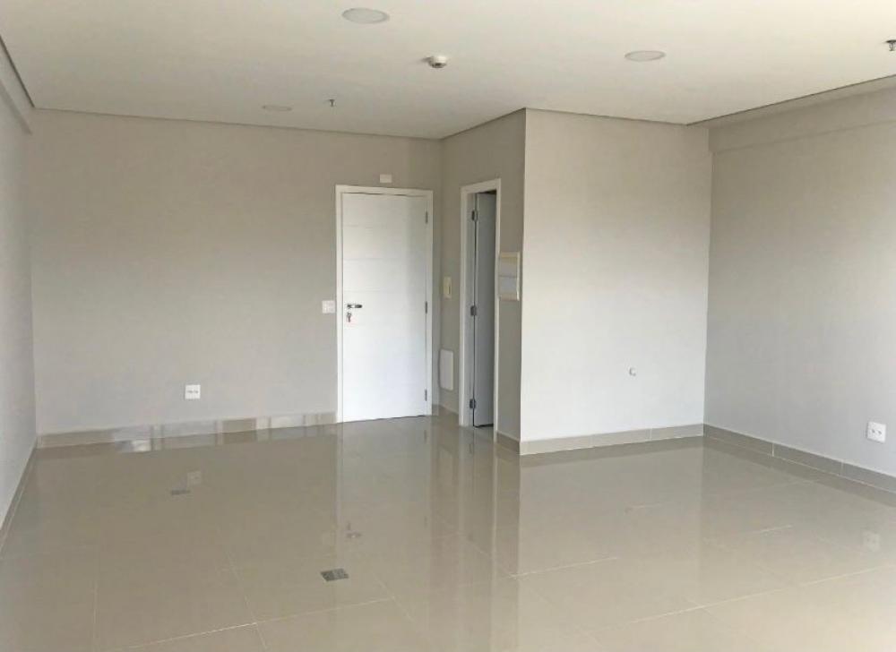Alugar Comercial / Sala em condomínio em Piracicaba R$ 3.300,00 - Foto 3