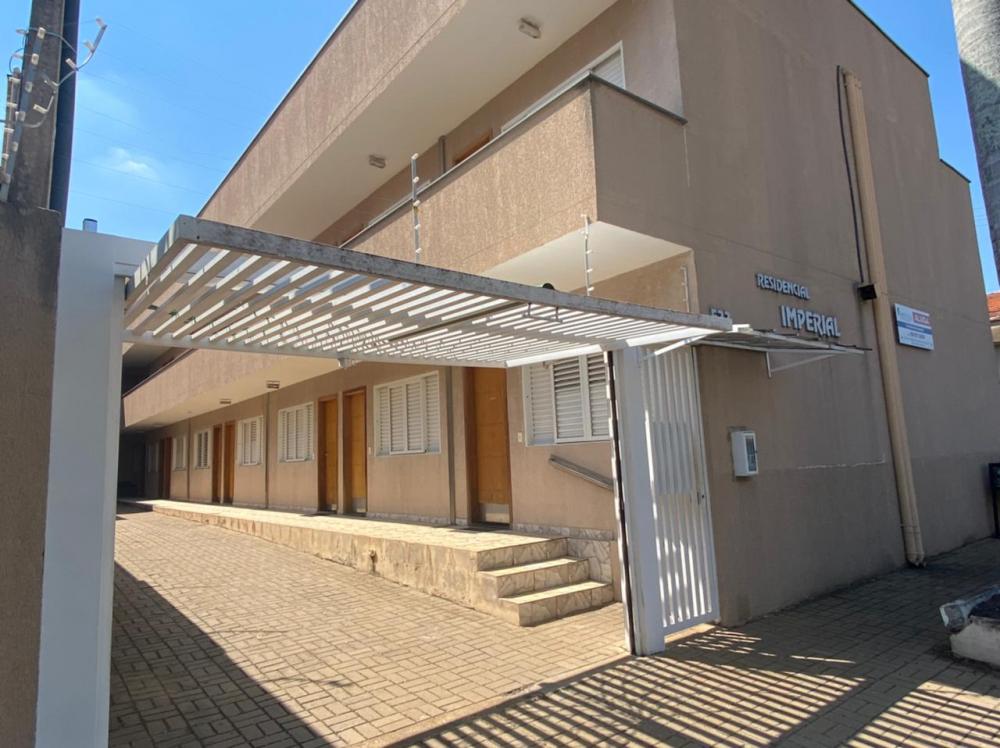 Kitnet com localização privilegiada no São Dimas - 40m², com sala-quarto, banheiro, cozinha, área de serviço.
