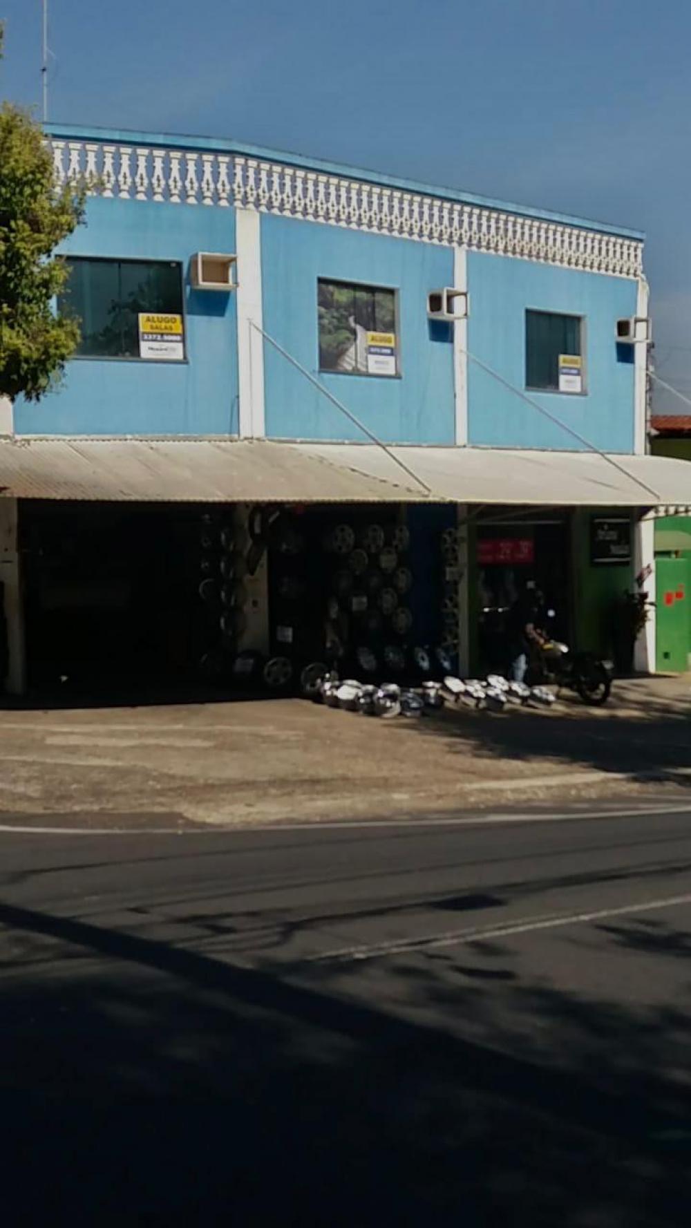 Sala comercial em localização com vista para Avenida Dois Corregos, rua de intenso fluxo de veículos 
Ótima localização sala conta com  9 m² e banheiro privativo