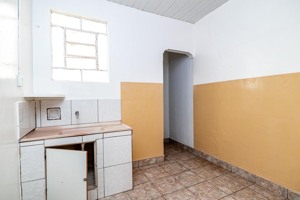 Imóvel para alugar no bairro alto em Piracicaba.

Casa com dois dormitórios, 1 banheiro. 

Oitenta metros quadrados de terreno e 80 metros quadrados de área construída.