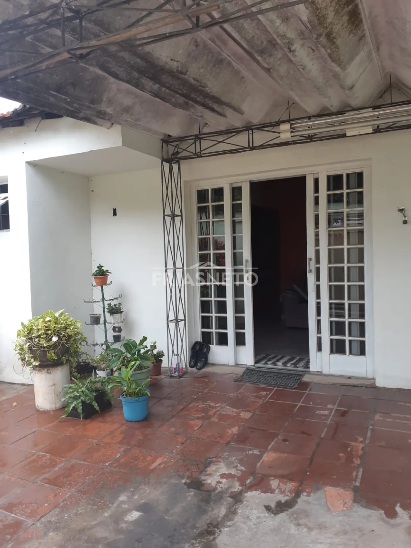 Casa com terreno de 250 m² de terreno, que pode ser utilizado para uso comercial ou residencial, à venda em uma das área mais nobres da Vila Rezende.