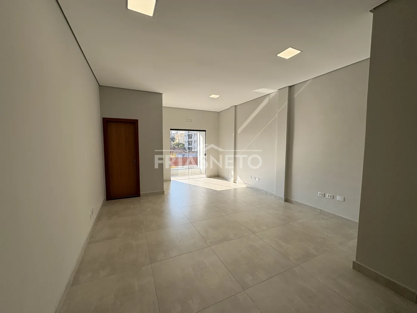 Alugar Comercial / Sala em Piracicaba R$ 1.300,00 - Foto 2