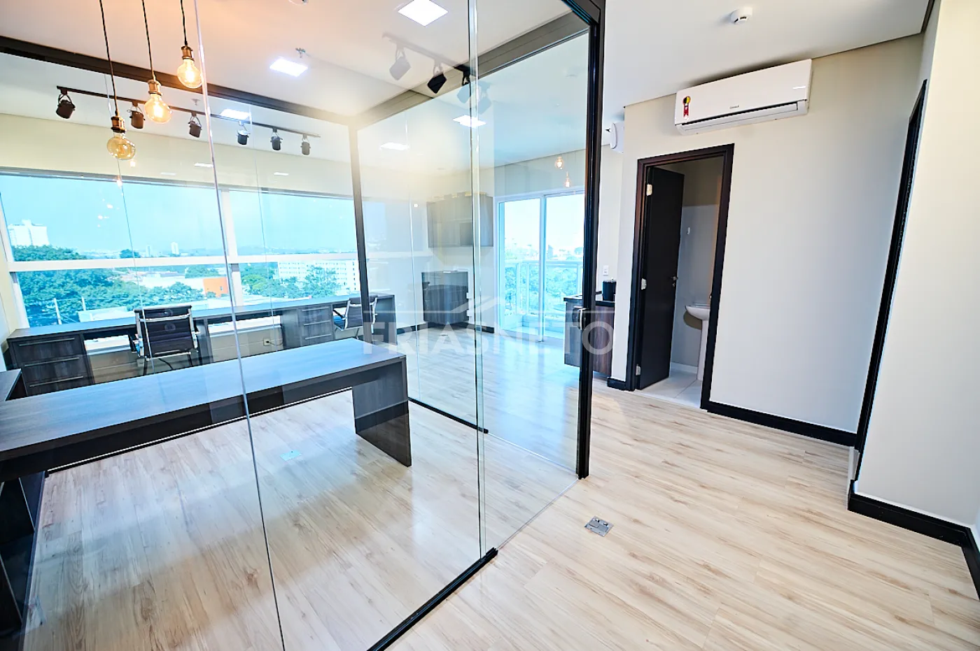 Alugar Comercial / Sala em condomínio em Piracicaba R$ 3.900,00 - Foto 2