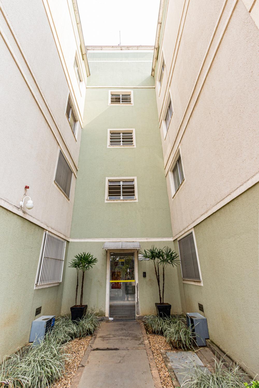 Excelente apartamento no bairro Piracicamirim, contendo Sala,varanda, cozinha planejada,02 dormitórios sendo 01 suíte, banheiro social.
Estuda Financiamento e FGTS.