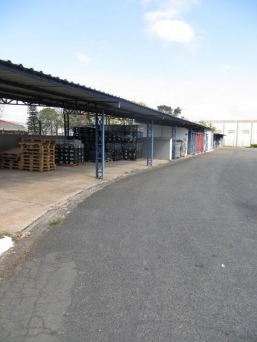 Ótimo galpão comercial e industrial em 20.982m² de terreno e 2.900m² de construção, situado em rodovia de grande fluxo, próximo a saídas das principais rodovias Anhaguera e Bandeirantes e empresas, escritórios e principais vias de acesso da cidade. Não aceita permuta, apenas venda.