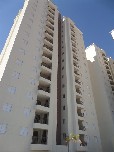 Lindo apartamento, excelente localização com sala 02 ambientes com sacada gourmet, 03 dormitórios com A/E sendo 01 suíte com gabinete e box, banheiro social com gabinete e box, cozinha tipo americana planejada, área de serviço. 02 vagas cobertas. Condomínio portaria 24h, espaço fitness, brinquedoteca, playground, salão de jogos, espaço mulher, salão de festas e piscina.