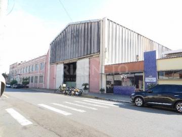 Galpão Comercial em nobre localização com diversos comércios e extensa área propensa para receber inúmeros negócios. 
- 18.420,30m² de área total e 18.127,60m² de área útil, distribuídos em 10 módulos.

1º Modulo: 2.150m² 
- Com escritório: 330m² e pé direito 12m

2² Modulo: 1.450m² e pé direito 9,5m
3º Modulo: 1.050m² e pé direto 9m
4º Modulo: 1.234m²e pé direito 9m
5º Modulo: 721m² e pé direito 9m
6º Modulo: 721m² e pé direito 8m
7º Modulo: 721m² e pé direito 8m

Módulos Transversais:
1- 663,52m² e pé direito 8m
2- 740,00m² e pé direito 8m
3- 463,87m² e pé direito 8m

Agende sua visita e realize grandes negócios!