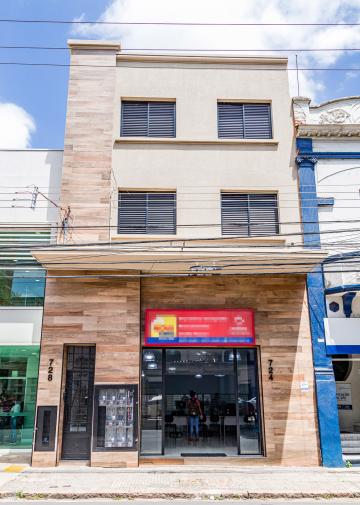 Kitnet situado no centro da cidade, ao lado de bancos, próxima ao Poupatempo, escolas, mercados, entre outros comércios de referencia da região central de Piracicaba.
Cozinha com gabinete e armário, 1 dormitório, banheiro/área de serviço.