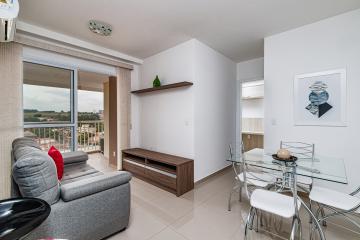 Lindo apartamento em ótima localização próximo a Esalq com 51m² com sala, 01 dormitório, banheiro social com gabinete e box, cozinha planejada. MOBILIADO. 01 vaga de garagem coberta. Condomínio oferece portaria 24hrs, salão de festas, espaço gourmet, espaço kids, playground, quadra, academia, espaço mulher e piscina