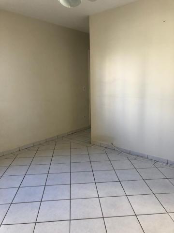 Apartamento compacto e repleto de armários, no Village Cleopath, excelente condomínio no Centro de Piracicaba, com fácil acesso aos mais diversos comércios e serviços e também ao Sesc Piracicaba, Área de Lazer e Rua do Porto. 
- 54m² de área útil; 
- 2 armário com armários embutidos; 
- Banheiro social com box; 
- Cozinha planejada;
- Área de serviço com armário; 
- 1 vaga descoberta. 

O condomínio oferece área de lazer com piscina, churrasqueira e salão de festas. 

Agende sua visita! 
