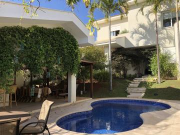 Vendo uma linda residência em um condomínio de alto padrão, com uma localização privilegiada a apenas 10 minutos do Shopping Piracicaba. A propriedade é composta por dois terrenos, totalizando 1035,40m² de área, e possui 544,94m² de área construída.

A casa conta com uma ampla sala de estar dividida em três ambientes, além de uma sala de TV, cozinha e um escritório.  Todos os ambientes contam com acabamentos excelente. Há 4 suítes, todas com armários planejados, e uma delas é máster, com closet.

A área de lazer é um dos destaques da propriedade, com uma piscina maravilhosa, espaço gourmet e um jardim com árvores frutíferas. Todos os acabamentos são de excelente qualidade, o que confere ainda mais charme à casa.

O projeto  é assinado por Fatima Veiga, uma renomada profissional do ramo. A propriedade aceita financiamento e o proprietário estuda permuta até 30% do valor.

Não perca a oportunidade de adquirir uma casa espetacular, em um condomínio de alto padrão, em uma localização privilegiada. Entre em contato para mais informações.