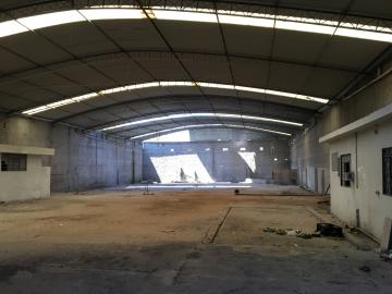 Barracão comercial em terreno de 1.000 m² com 943,64 m² de construção.
Não aceita financiamento.