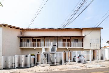 Kitnet com 30m²,  sala-quarto, banheiro, cozinha e 1 vaga.