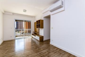 Apartamento próximo ao Clube de Campo, medindo 79m². Com ampla sala para 2 ambientes, varanda gourmet, 3 dormitórios com armários embutidos, sendo 1 suíte, cozinha estilo americana, área de serviço. 2 vagas de garagem. O Residencial Clube de Campo possui completa infra estrutura e áreas comuns entregues decoradas e equipadas, localização privilegiada.