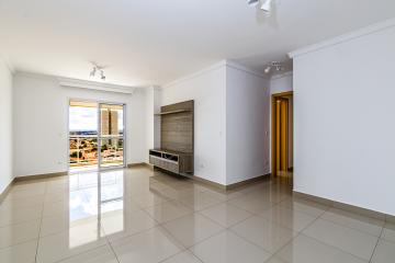 Lindo apartamento, com 118m², 3 dormitórios com armários embutidos sendo 1 suíte, Cozinha planejada, banheiros com box e gabinete, espaçosa sacada gourmet. 3 vagas cobertas.