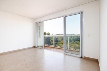 Apartamento com 60m², em localização privilegiada em frente a Esalq. Com sala, terraço, 2 dormitórios, banheiro, cozinha e 2 vagas de garagem. Projeto moderno e área comum office room, lounge integrado ao lazer, espaço gourmet, academia com vista para a piscina, piscina, espaço grill e lavanderia. Não aceita financiamento e FGTS.