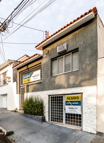 Casa no Bairro Alto no lado do Ed Monet com sala dupla com ar condicionado, 2 quartos com ar condicionado, banheiro e cozinha.
Na área inferior 1 quarto, banheiro e cozinha
Área externa: lavanderia e churrasqueira.