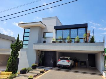 Casa alto padrão, com elevador, finos acabamentos, em excelente localização no condominio damha para venda.
Sao Tres suites sendo uma delas com closet e varanda com vista maravilhosa. 
Dois  escritórios, com varanda envidraçada, hall de distruibuição com ropeiro e pia de apoio 
Ampla e arejada sala dois ambientes  com pé direito de 5,80m, cozinha integrada com ilha, despensa, home theather, espaço gourmet, piscina 3x6 aquecida, area de serviço coberta 
Ar condicionado nos quartos e salas, aquecedor solar, armários na casa toda, portas de alumínio de correr internas com espelhos nos quartos e banheiros,  janelas automatizadas, 2 acessos laterais sendo um com escada e outro com rampa.Garagem para dois veiculos cobertos e dois descobertos.Aceita financiamento.

