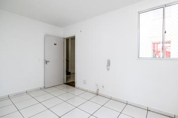 Apartamento com 02 dormitórios no bairro Pauliceia, cozinha, banheiro e 01 vaga de garagem.