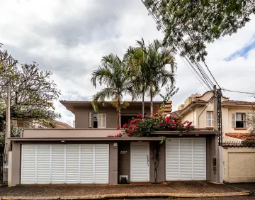 Casa para vender no centro de Piracicaba, próximo de restaurantes, cartório e bancos.
Sobrado com 4 dormitórios todos com ar condicionado, sendo uma suíte com closet e varanda, na parte superior da casa
Composta por 3 salas, escritório, sala de jantar, lavabo, cozinha planejada e área de serviço com armários na parte térrea da casa.
Amplo quintal arborizado, composto com área gourmet fechada em blindex, com churrasqueira e pia e coifa, banheiro e quartinho de despejo.
Casa bem arejada com corredores largos ao redor da casa.
Seis vagas de garagem sendo 3 cobertas
