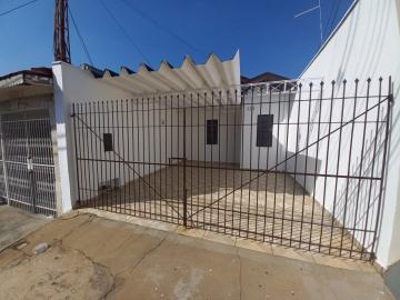 Casa com 02 dormitórios , sala , cozinha com gabinete, banheiro social com box, lavanderia , quintal , 02 vagas.