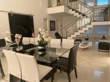 Venda de Residencial - Casa em Condomínio no bairro Park Campestre I com sala  com pé direito duplo, cozinha planejada com gourmet e churrasqueira, home, lavabo, studio ou escritórios. Parte superior  com 4 dormitórios sendo 3 suites com armários (1 master com hidro) com 4 garagens, aquecimento solar, área de serviço  - área construída 385,00m² - área te4rreno 1.000,00m² em Piracicaba/SP

A casa conta ainda com uma ampla sala de estar, sala de jantar, cozinha espaçosa e área de serviço. Todos os ambientes são bem iluminados e arejados, proporcionando um clima agradável em todos os momentos do dia.
