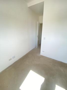 Excelente apartamento com acabamento diferenciado, possui 196m² de área útil, contendo 4 vagas de garagem, ampla sala para 2 ambientes com pé direito duplo, lavabo e sacada, cozinha integrado a sacada com espaço gourmet, 3 suítes + escritório (podendo se tornar um 4º dormitório), área de serviço com banheiro e terraço técnico, e depósito no subsolo. 
Excelente localização, em condomínio com lobby de entrada com pé direito duplo, piscina adulto com raia de 20 m e deck molhado, piscina infantil, quadra de squash, espaço para treinamento funcional, quadra poliesportiva, playground, salão de festas, studio pilates, fitness center, sauna seca, brinquedoteca, salão de jogos, pet place, pomar, bicicletário, car wash, vaga para carro elétrico, vagas para visitantes e lounge na cobertura com espaço gourmet e linda vista para a ESALQ.
Aceita financiamento. Estuda permuta com casas em condominio.