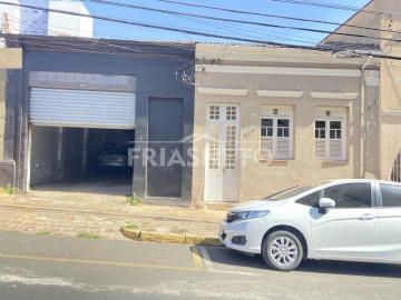 Casa com barracão comercial para demolição ou reforma no centro da cidade com vocação para residencial ou comercial, ótimo para investidos, sendo:
Casa da frente com 67,20 m², casa dos fundos com 35 m² com um amplo quintal em um terreno de 268,90 m². Barracão comercial com 156,60 m².