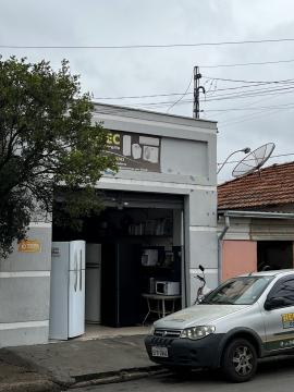 Galpão em excelente localização, com fácil acesso a Avenida 31 de Março e a avenida Independência, sendo uma oportunidade de investimento. 
- 165m² de área; 
- 132,88m² de área construída. 

Observação: Atualmente o imóvel encontra-se alugado. 

Agende uma visita!