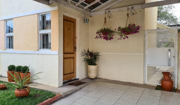 Casa a venda no condomínio em Santa Terezinha!

Oportunidade de morar em um condomínio fechado, sendo no primeiro piso uma sala ampla, lavabo, cozinha planejada, lavanderia coberta , quintal gramado e 1 vaga de garagem . No segundo piso o imóvel possui 2 dormitórios e um banheiro social.  

Vamos agendar uma visita! 
Aceita financiamento.
