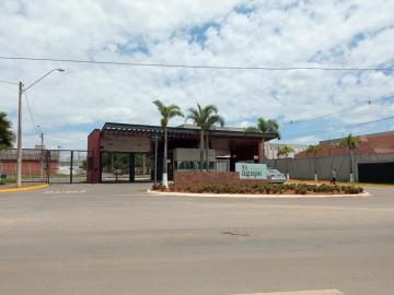 Casa em condomínio no residencial Ágape 

Excelente casa de 03 dormitórios, sendo 01 suíte; sala e cozinha integrados, 03 banheiros.

Condomínio conta com playground, pet-place, quadra poliesportiva, academia e salão de festa com churrasqueira.