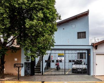 Kitnet em excelente localização, próximo a Rua Benjamin Constant e diversos comércios e serviços. 
- 30m² de área útil; 
- Quarto e sala integrados; 
- Banheiro com box em blindex e gabinete; 
- Copa com gabinete; 
- 1 vaga de garagem. 

Agende sua visita.