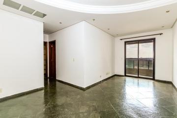 Ótimo apartamento em localização privilegiada, próximo a diversos comércios de renome e os mais variados serviços. Ideal para quem busca praticidade no dia a dia combinado harmonicamente à sofisticação. 
- 78m² de área útil; 
- Sala 2 ambientes; 
- 2 dormitórios, sendo 1 suíte e todos com armários; 
- Banheiro social com gabinete e box; 
- Cozinha planejada; 
- Área de serviço com armário; 
- 1 vaga coberta. 

Agende sua visita!