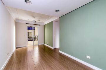 Apartamento com 70 m², com sala para dois ambientes com sacada, 3 dormitórios, sendo 2 com armários embutidos e 1 suíte, banheiro social, cozinha e área de serviço planejada. 1 vaga de garagem. Aceita financiamento e FGTS.