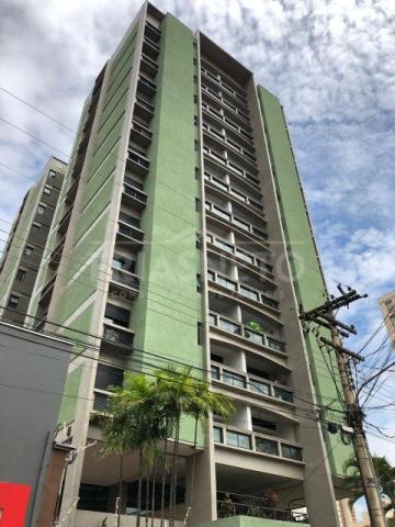 Excelente apartamento, medindo 112m² de área útil. 
Ampla sala com sacada.
3 dormitórios com armários sendo 1 suíte.
Cozinha com gabinete, fogão e coifa, corredor com roupeiro, banheiro social com gabinete e box, 1 vaga coberta.

Condomínio oferece portaria 24h, salão de festas, espaço gourmet com churrasqueira, brinquedoteca e sala de jogos. 

Aceita Financiamento e FGTS.