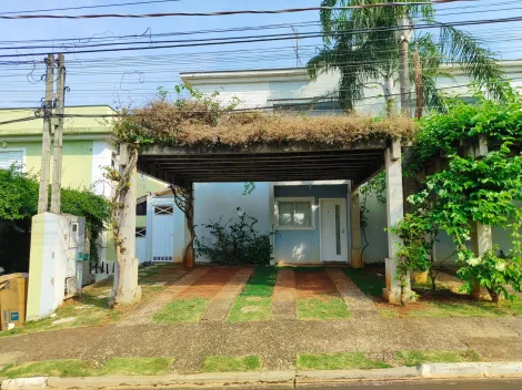 Condomínio charmoso no bairro Campestre, com casa tipo americana, sala ampla com ar condicionado, lavabo, quintal com área gourmet e piscina, cozinha com armários, 3 dormitórios, uma suíte, banheiro social, lavanderia e 2 vagas de garagem. Estuda financiamento e FGTS.