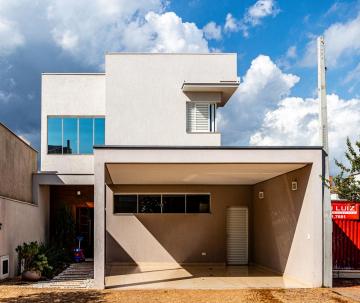 Excelente residência ampla sala , cozinha integrada, lavabo, 3 dormitórios sendo 1 suíte, banheiro social, lavanderia coberta, espaço gourmet com churrasqueira,  2 vagas de garagem. O condomínio possui área de lazer com salão de festas, espaço gourmet com churrasqueira e playground. Aceita financiamento e FGTS. Aceita parte de pagamento em em imóveis até 300$ mil.