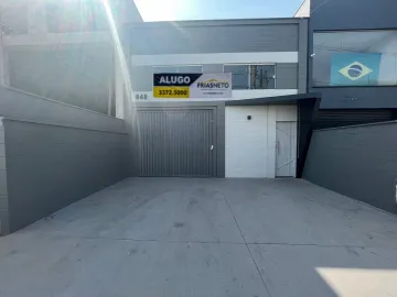 Excelente imóvel comercial para alugar no bairro Santa Terezinha em Piracicaba.

Imóvel com 2 vagas de recuo, escritório no piso superior, 2 banheiros, recepção e copa.

Pé direito 6 metro e portão de 3x3 metros.

Linda área externa com churrasqueira