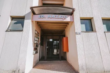 Conjunto de salas com 1 vaga de estacionamento, recepção, copa, 2 salas e 2 banheiros. Acabamento bom. Ótima localização, próximo ao Fórum.