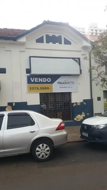 Imóvel comercial em excelente localização, na Rua Treze de Maio, com fácil acesso às avenidas Dos Operários e Armando Salles de Oliveira, próximo a comércios como a Frias Neto, Restaurante Monte Sul, Assaí Atacadista, entre outros. 
- 132,05m² de terreno; 
- 122,30m² de área construída; 
- 11,40m de frente; 
- Salão; 
- Parte residencial com sala, cozinha, banheiro e 1 dormitório. 

Agende sua visita!