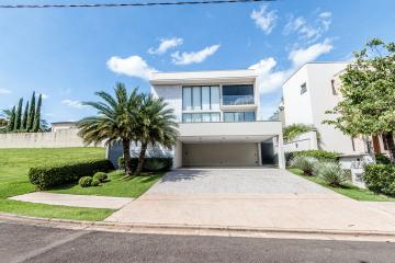 Casa com fino projeto para locação ou venda no distinto condomínio Alphaville, sinônimo de luxo e alto padrão em Piracicaba. Opção ideal para quem busca conforto, lazer completo e privacidade ao mesmo tempo. 
- 577m² de área útil; 
- 3 amplas suítes com armários; 
- Sala 2 ambientes; 
- Sala de jantar; 
- Cozinha funcional; 
- Escritório; 
- Amplo salão preparado para receber uma academia ou brinquedoteca; 
- Energia fotovoltaica; 
- Piscina; 
- Churrasqueira. 

O Condomínio Alphaville oferece localização privilegiada unido a conforto, sofisticação e excelente localização. 

Agende sua visita.