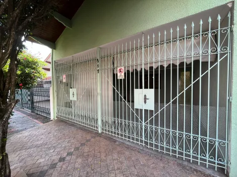 Excelente casa para alugar no bairro Alto, próximo ao Pão de Açúcar.

Garagem para 2 carros, ampla sala com ventilador.

3 dormitórios com ventilador, sendo 1 suíte com ar condicionado.

Lavanderia coberta, quarto de dispensa e banheiro externo.