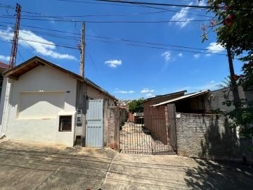 Terreno com 2 casas à venda no bairro jaraguá para reforma com amplo quintal.
