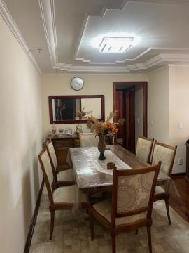 Otimo apartamento na região central com 86m² com sala 2 ambientes, 2 dormitórios sendo 1 suíte com armário embutido, cozinha planejada, banheiro social com gabinete e box. 01 vaga.

