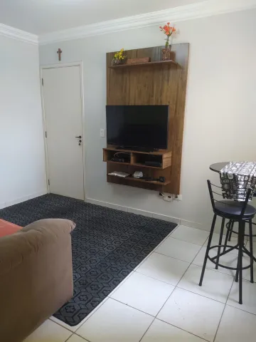 Apartamento para compra no bairro Centro, em andar alto, com elevador, em Piracicaba\SP.

Conta com 53 m² de área útil distribuídos em sala dois ambientes, 2 dormitórios sendo 1 com armário planejado, cozinha planejada, banheiro social com gabinete e box de vidro e lavanderia. 1 vaga de garagem. 

Ótima localização com infraestrutura comercial completa.

O condomínio oferece portaria 24h, playground, quiosque com churrasqueira, piscina adulto e infantil, salão de festas.

Estuda financiamento e FGTS. 
Não avalia trocas.