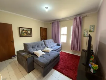 Casa com 3 dormitórios, sendo 1 suíte, sala ampla com dois ambientes, cozinha espaçosa com gabinete e armários para você armazenar tudo o que precisa. 

Conta ainda com edícula nos fundos um dormitório e  churrasqueira para reunir os amigos e familiares em momentos de lazer.

Duas vagas de garagem  para garantir a segurança e tranquilidade.

Aceita financiamento e FGTS. 

Agende sua visita!