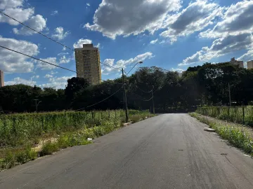 Venda de Residencial - Terreno no bairro Parque Santa Cecília - área terreno 330,00m² em Piracicaba/SP

Excelente oportunidade para quem busca um terreno amplo e bem localizado em Piracicaba/SP. O terreno está localizado no bairro Parque Santa Cecília, uma região tranquila e residencial, com fácil acesso a diversas opções de comércio e serviços.

Com uma área total de 330,00m², o terreno é ideal para quem deseja construir a casa dos sonhos, com espaço suficiente para uma ampla área de lazer, jardim, piscina e muito mais. Além disso, a localização privilegiada do terreno permite fácil acesso a importantes vias da cidade, como a Avenida Independência e a Rodovia Luiz de Queiroz.

O bairro Parque Santa Cecília é conhecido por sua tranquilidade e segurança, além de contar com diversas opções de comércio e serviços, como supermercados, farmácias, escolas, restaurantes e muito mais. Tudo isso a poucos minutos do centro de Piracicaba.

Não perca essa oportunidade única de adquirir um terreno amplo e bem localizado em Piracicaba/SP. Entre em contato conosco e agende uma visita para conhecer o terreno pessoalmente. Estamos à disposição para esclarecer todas as suas dúvidas e ajudá-lo a realizar o sonho da casa própria.